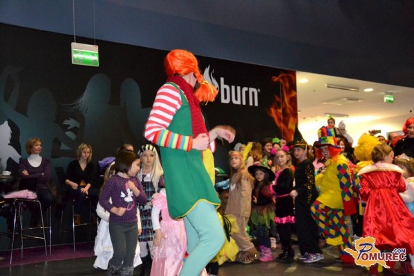 FOTO: Pustni živ žav s Piko Nogavičko